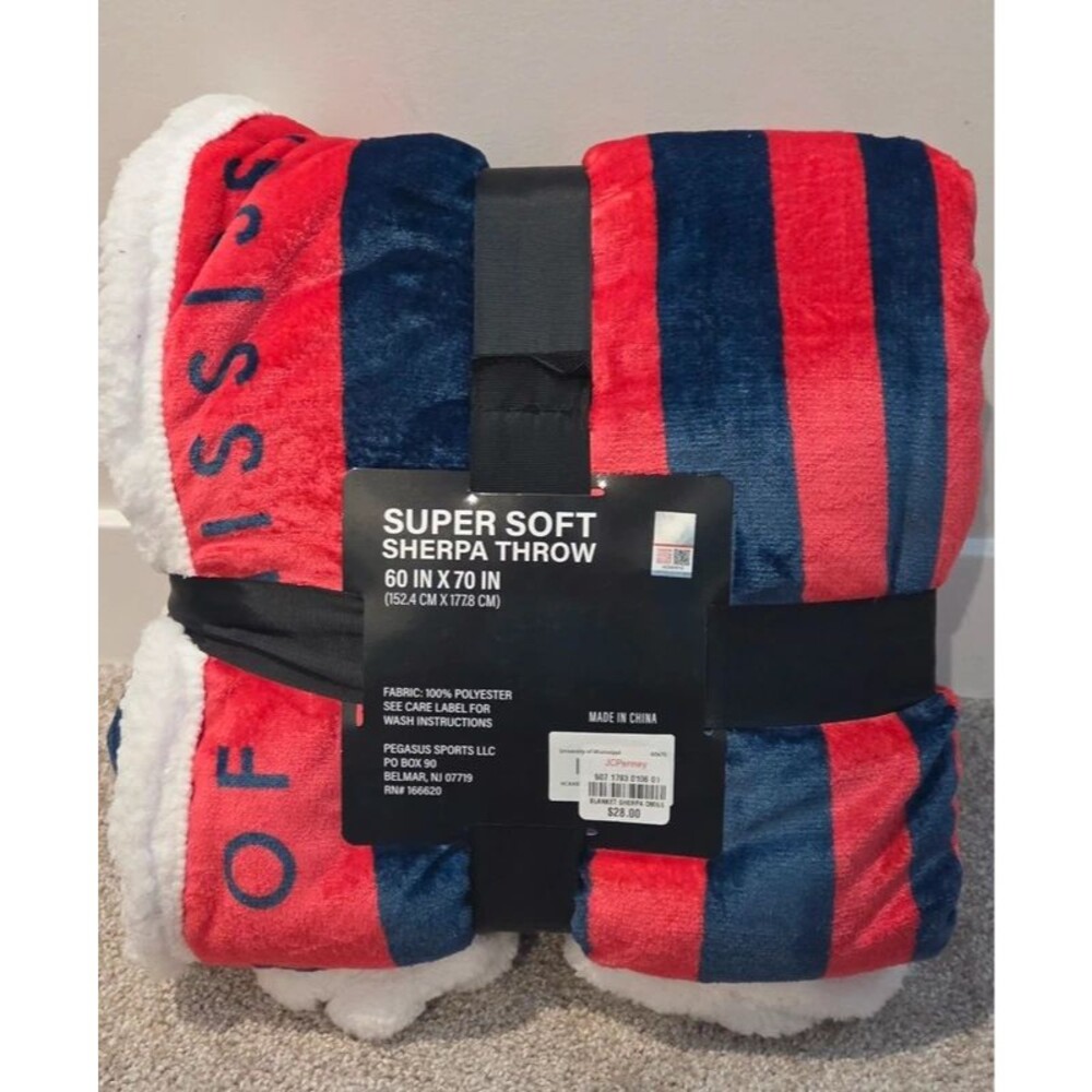University of Mississippi sherpa throw - Picture 4 of 4